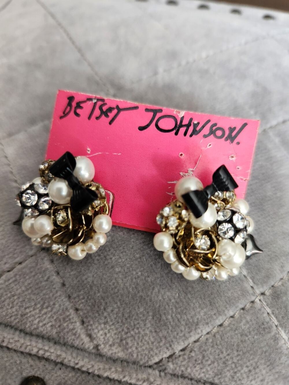 New Betsey Johnson Y2K Pearl Rhinestones Bows Gold Stud Fashion Earrings